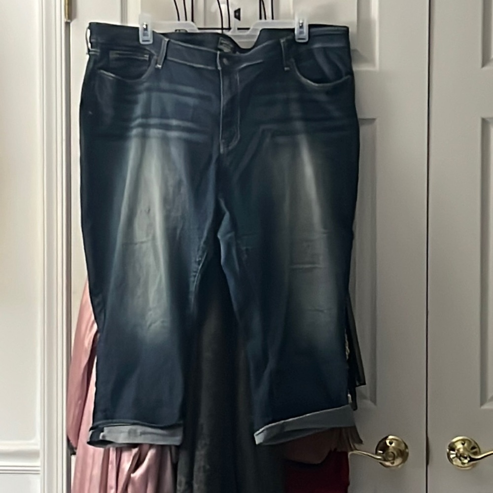 Plus size gently used jean Levi capris
